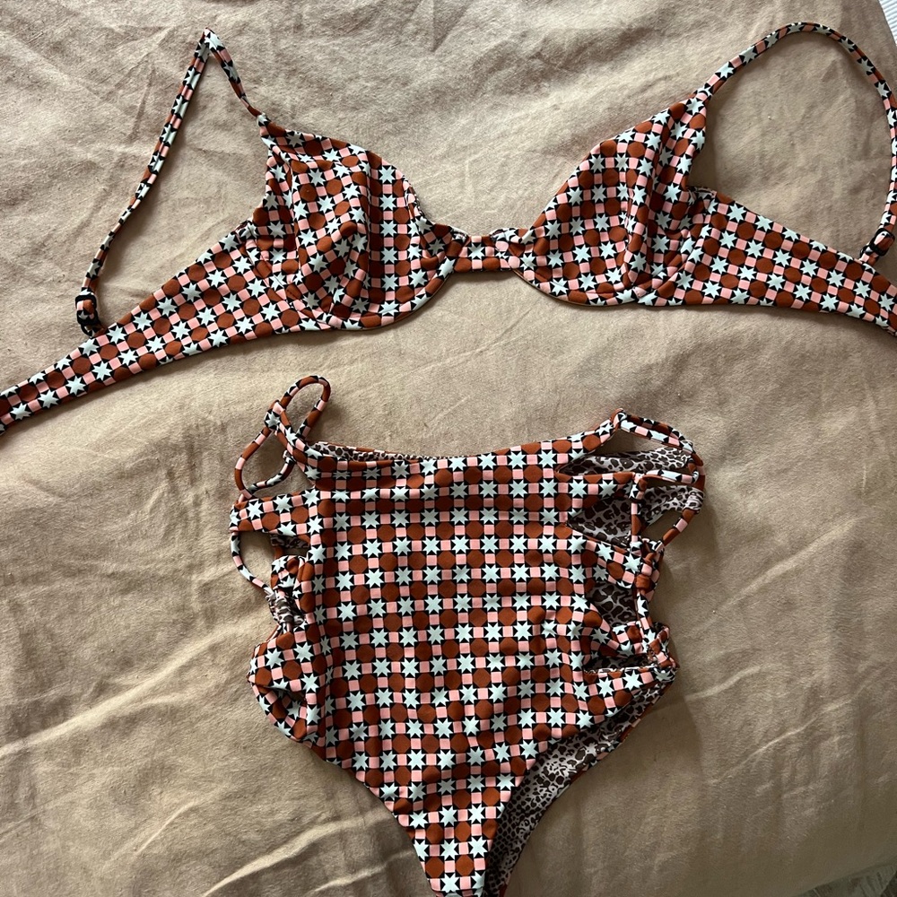 Acacia small queens bottom and med. Manhattan top price for set